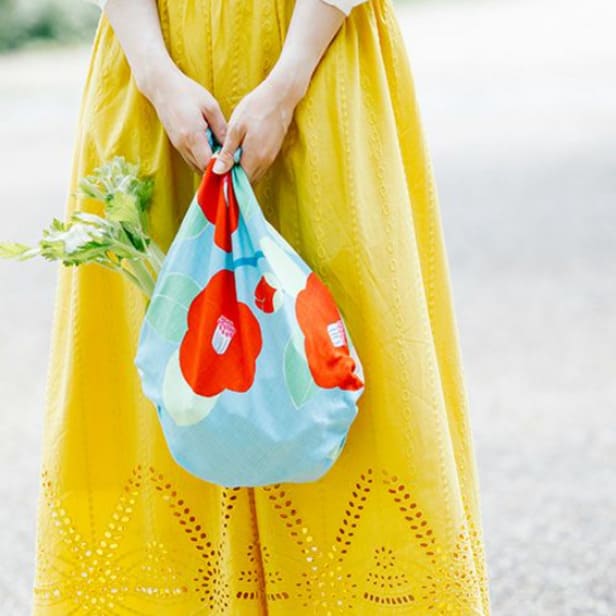 風呂敷「ひめむすびつばき」 風呂敷「ひめむすびつばき」