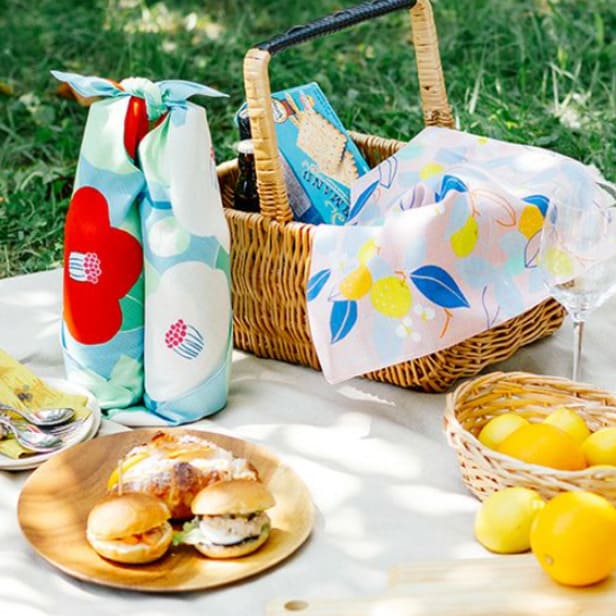 風呂敷「ひめむすびつばき」 風呂敷「ひめむすびつばき」